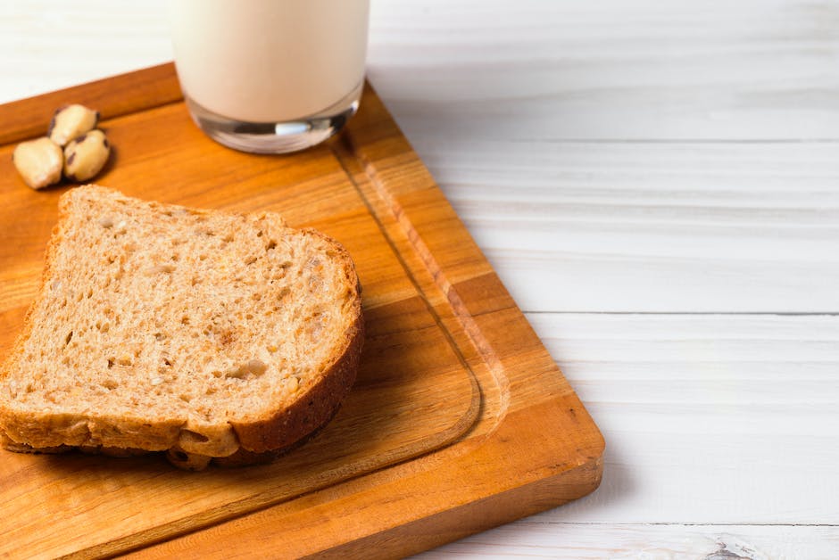 Kühe geben Milch um Kälber zu ernähren